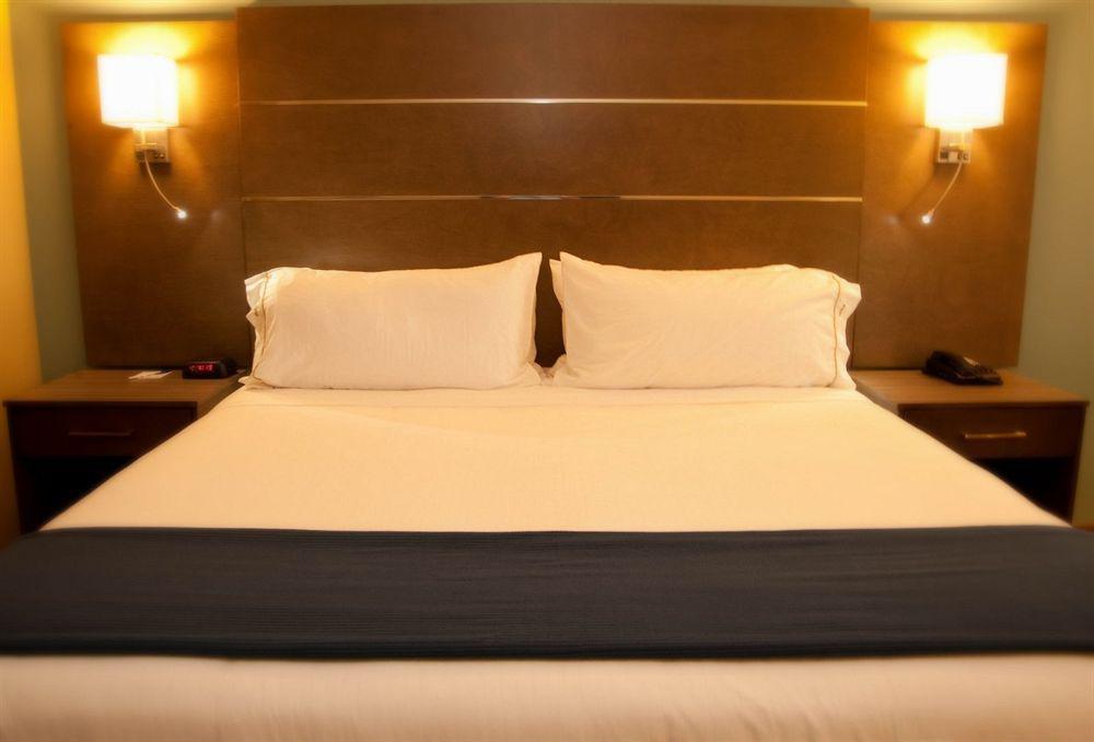 Holiday Inn Express And Suites Schulenburg By Ihg Zewnętrze zdjęcie